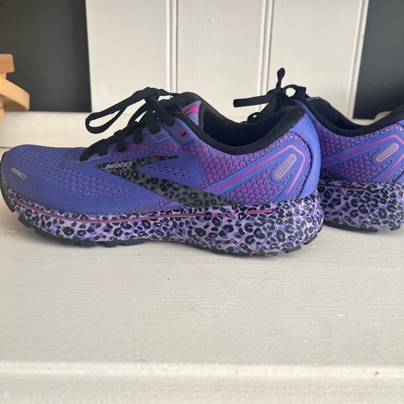 Women’s brooks ghost running shoes purple cheetah 7 - Picture 4 of 8